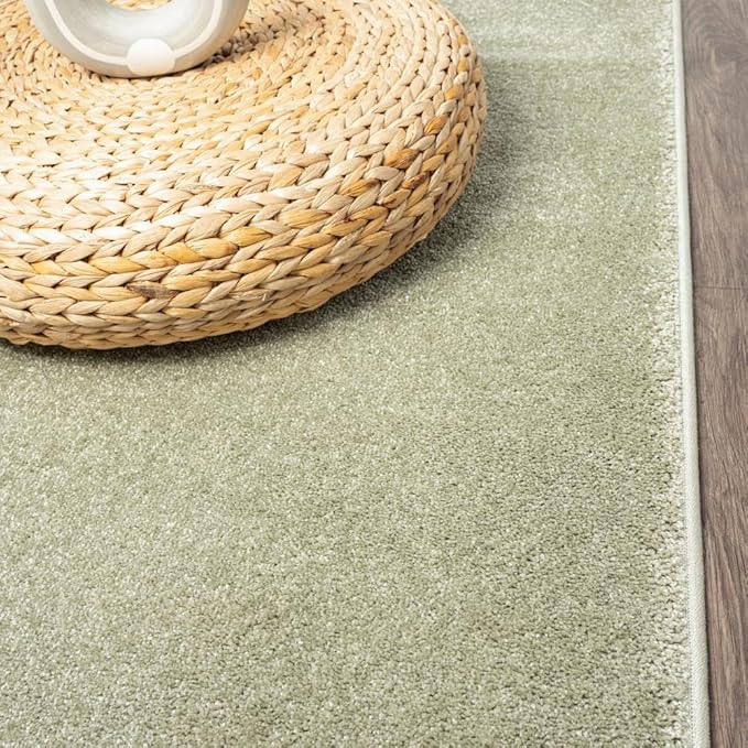 JONATHAN Y Haze Solid Low-Pile Green 5' Round Indoor Area Rug, Coastal,Bohemian,Minimalist,Classic, Easy-Cleaning for Living Room,Bedroom,Kitchen,Pet Friendly,Non-Shedding (SEU100O-5R)