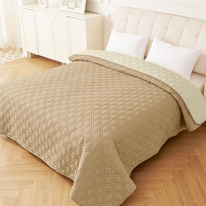 hyha Waterproof Dog Bed Blanket, Soft Pet Blankets, Waterproof Couch Cover for Dogs, Reversible Sofa Covers Washable for Furniture (68x82 Inch, Camel/Beige)