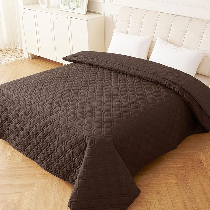 hyha Waterproof Dog Bed Blanket, Soft Pet Blankets, Waterproof Couch Cover for Dogs, Reversible Sofa Covers Washable for Furniture (68x82 Inch, Chocolate/Chocolate)