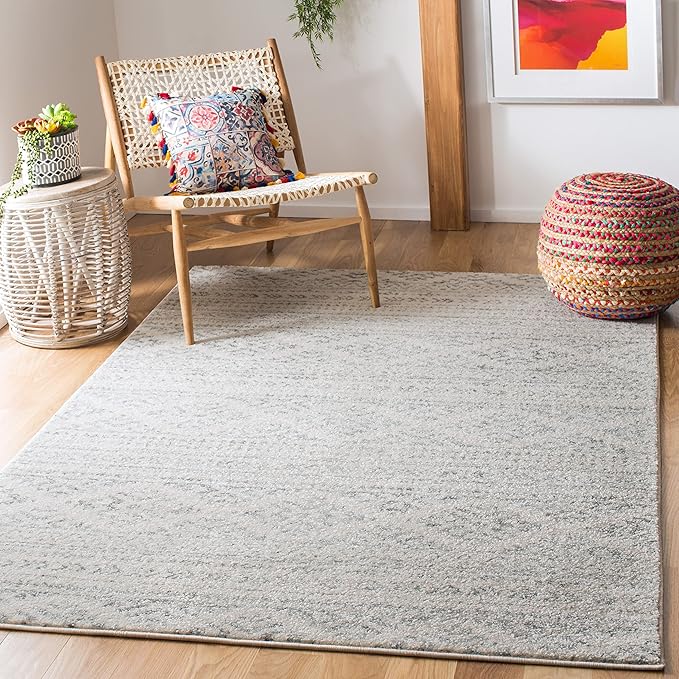 SAFAVIEH Area Rug 6x9 - Tulum Collection - Ivory & Grey, Moroccan Boho Tribal Design, Non-Shedding & Easy to Clean, Ideal for Living Room, Bedroom, Dining Space (TUL272A)