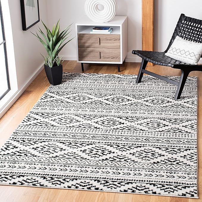 SAFAVIEH Area Rug 6x9 - Tulum Collection - Ivory & Black, Moroccan Boho Tribal Design, Non-Shedding & Easy to Clean, Ideal for Living Room, Bedroom, Dining Space (TUL272B)