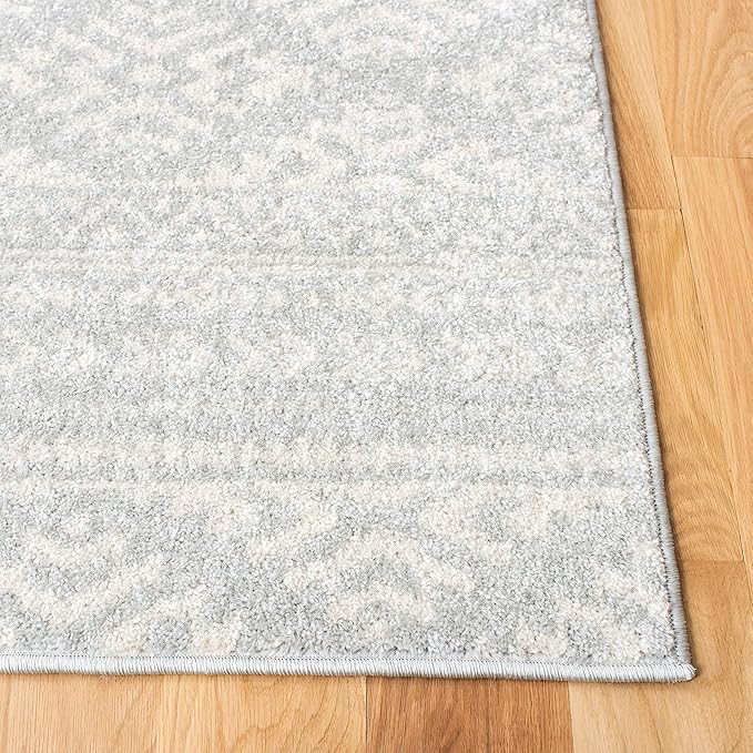 SAFAVIEH Area Rug 4x6 - Tulum Collection - Light Grey & Ivory, Moroccan Boho Tribal Design, Non-Shedding & Easy to Clean, Ideal for Living Room, Bedroom, Dining Space (TUL272F)