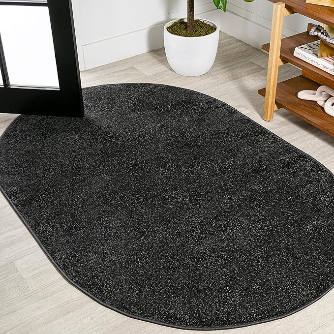 JONATHAN Y Haze Solid Low-Pile Black 4x6 Oval Indoor Area Rug, Coastal,Bohemian,Minimalist,Classic, Easy-Cleaning for Living Room,Bedroom,Kitchen,Pet Friendly,Non-Shedding (SEU100I-4OV)
