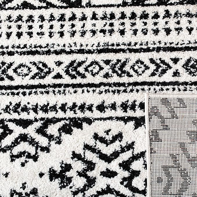 SAFAVIEH Tulum Collection Runner Rug - 2' x 7', Ivory & Black, Moroccan Boho Tribal Design, Non-Shedding & Easy to Clean, Ideal for Living Room, Hallway, Foyer, Entryway, Bedroom (TUL272B)