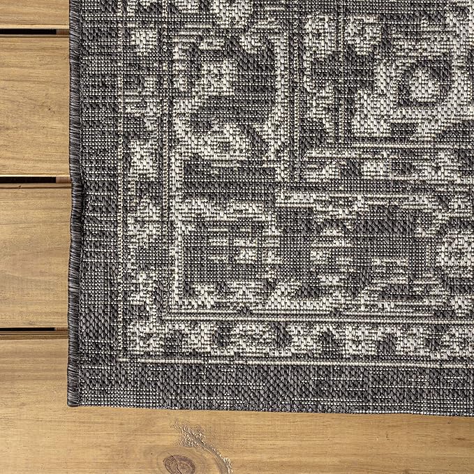JONATHAN Y Boho Medallion Indoor Outdoor Round Area Rug 5 Ft Black/Gray, Malta Textured Weave for Backyard, Patio, Porch, Easy-Cleaning, High Traffic, Pet-Friendly, Non-Shedding (SMB104C-5R)