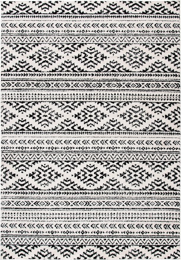 SAFAVIEH Area Rug 6x9 - Tulum Collection - Ivory & Black, Moroccan Boho Tribal Design, Non-Shedding & Easy to Clean, Ideal for Living Room, Bedroom, Dining Space (TUL272B)